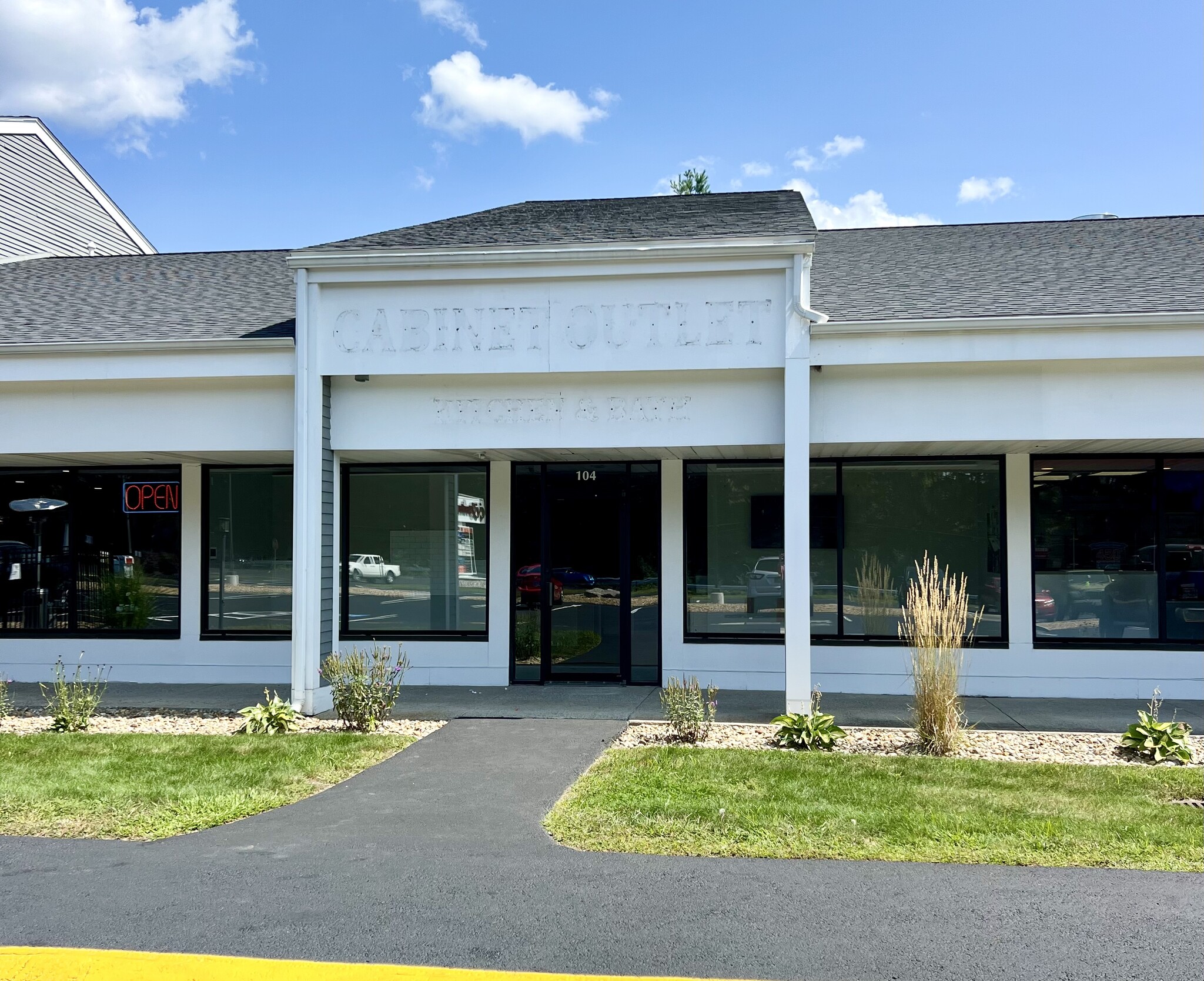 254-264 N Broadway, Salem, NH for lease Building Photo- Image 1 of 14