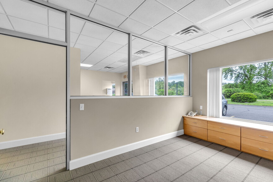 31 Campus Plaza Rd, Hadley, MA for lease - Interior Photo - Image 3 of 7