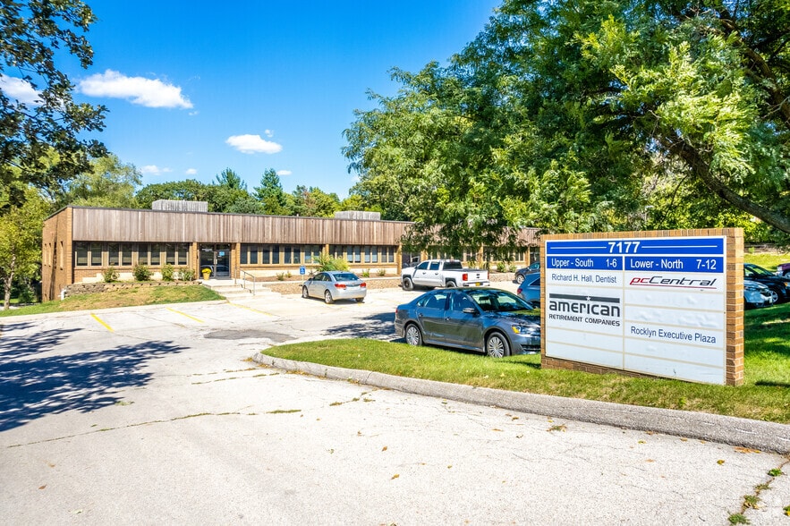 7177 Hickman Rd, Urbandale, IA for sale - Building Photo - Image 3 of 4