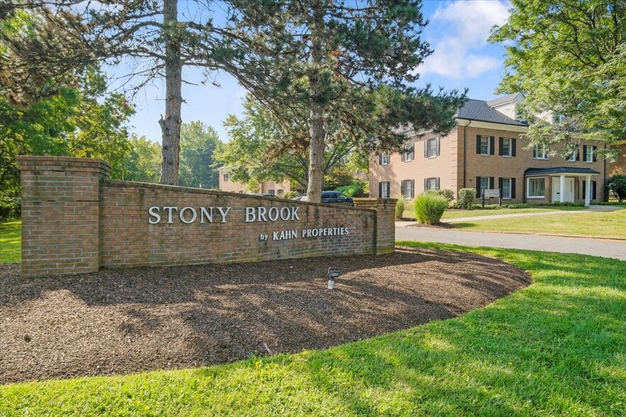 100 Stony Brook Ct, Newburgh, NY for lease - Building Photo - Image 2 of 6