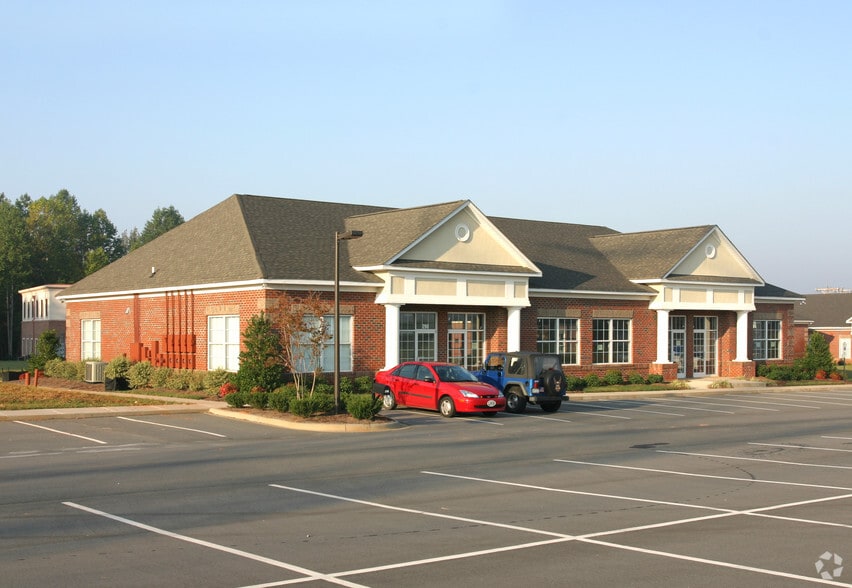 298 N Highway 16, Denver, NC for lease - Building Photo - Image 1 of 3