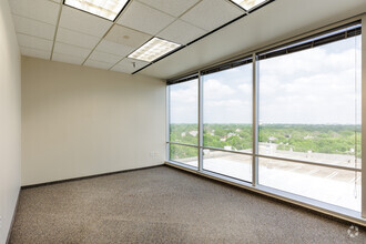 17950 Preston Rd, Dallas, TX for lease Interior Photo- Image 2 of 2