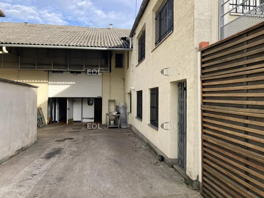 Flex in Villejuif for sale Building Photo- Image 1 of 17
