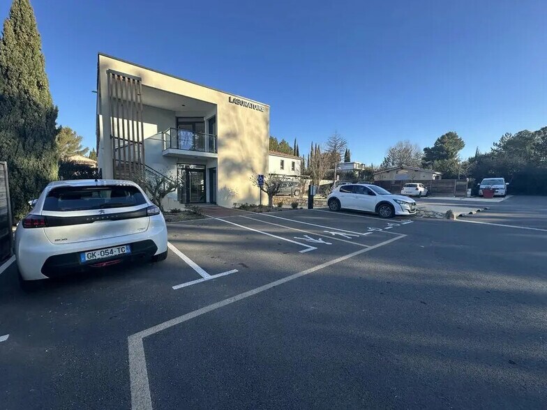 Office in Aix-en-Provence for lease - Building Photo - Image 2 of 10