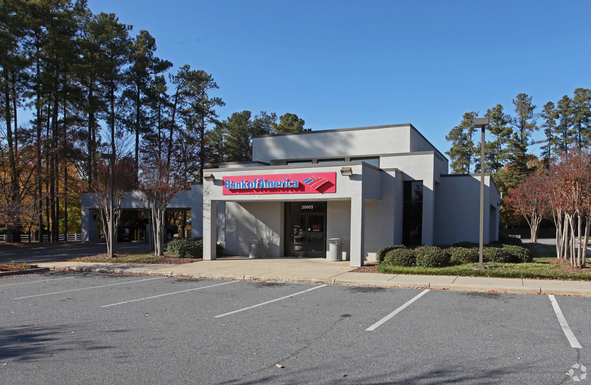 20005 W Catawba Ave, Cornelius, NC for sale Primary Photo- Image 1 of 1