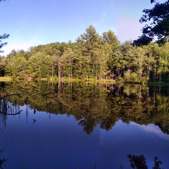 8 Lombard Rd, Hubbardston, MA 01452