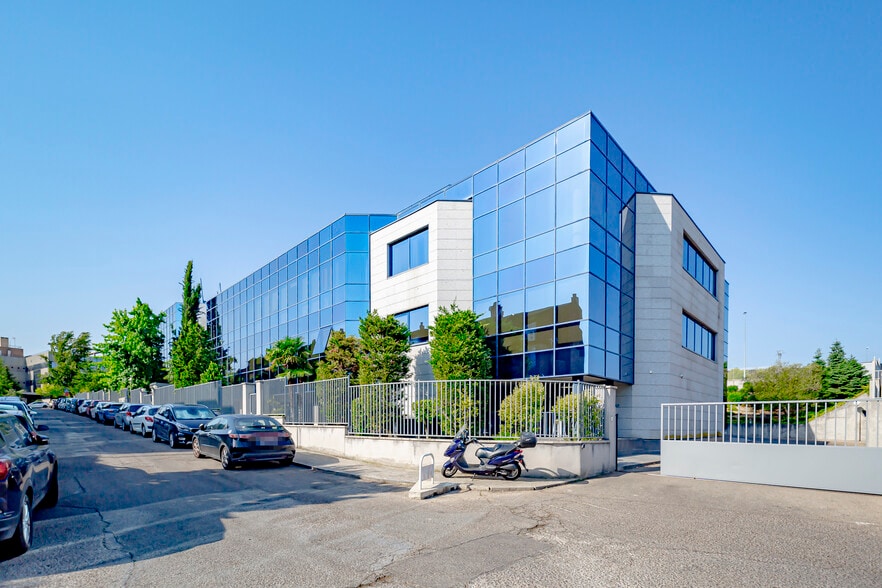Office in Las Rozas de Madrid, Madrid for lease - Building Photo - Image 3 of 8