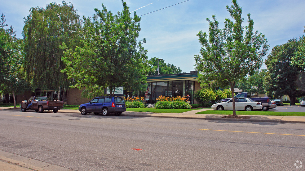 908 Bridge St NW, Grand Rapids, MI for lease - Primary Photo - Image 1 of 2