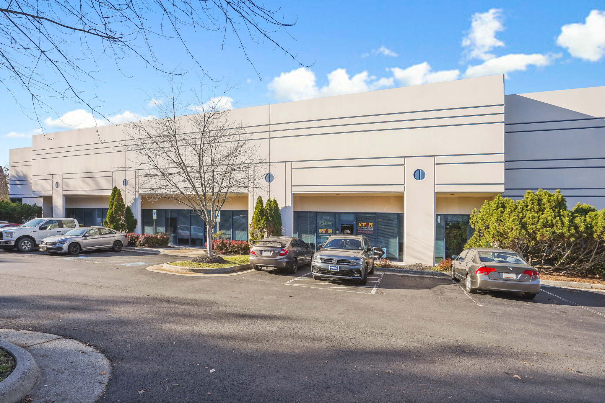 22695 Commerce Center Ct, Sterling, VA for lease Building Photo- Image 1 of 18