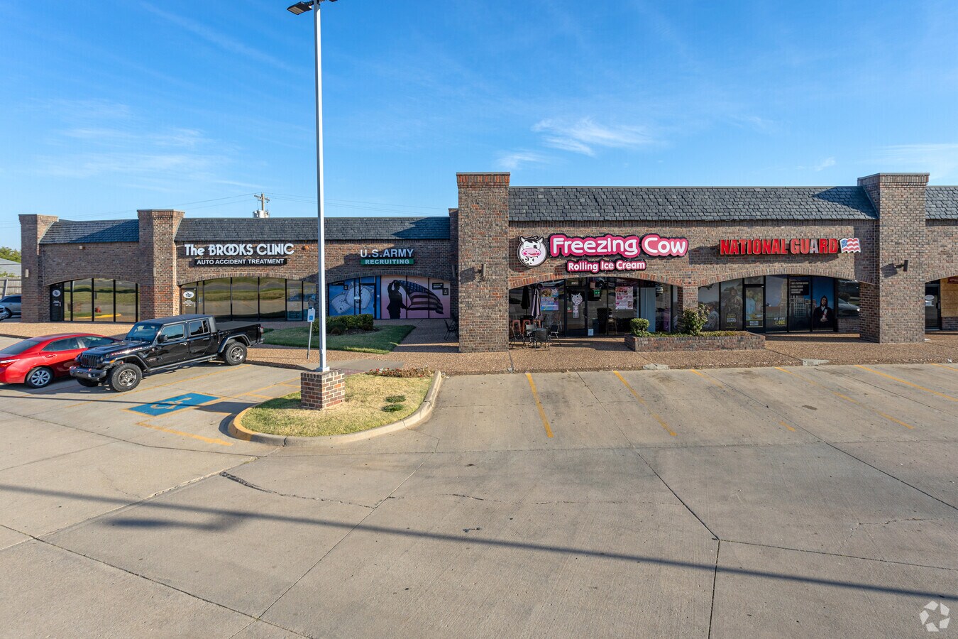 6401 NW Expressway, Oklahoma City, OK 73132 Courtyard Plaza