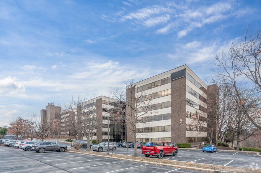 Five-Property Airport Office Park portfolio of 5 properties for sale on LoopNet.com - Building Photo - Image 1 of 36