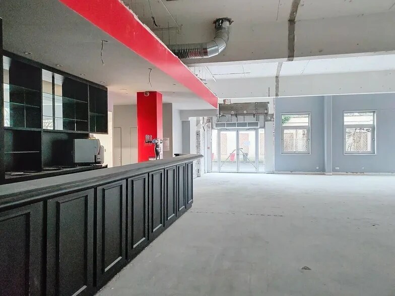 Office in Saint-Cloud for sale - Interior Photo - Image 2 of 4