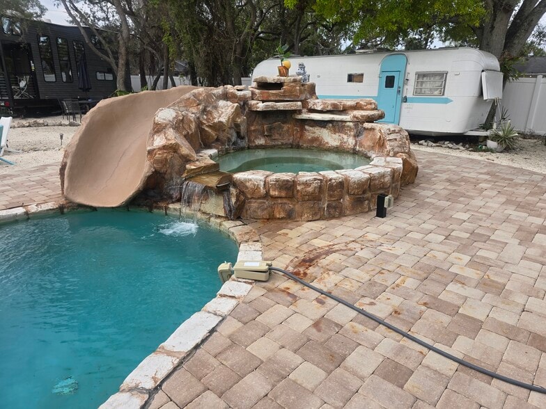 108 75th St W, Bradenton, FL for sale - Primary Photo - Image 1 of 6