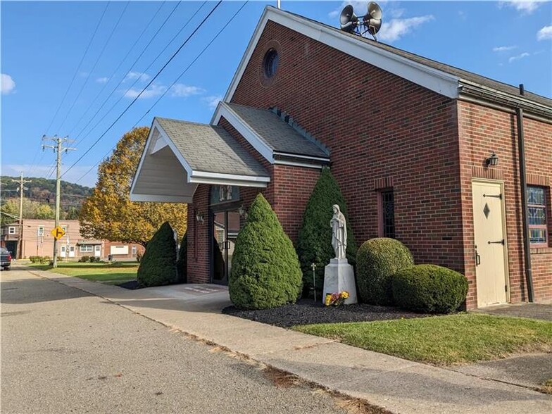 35 Lafayette Ave, Lewis Run, PA for sale - Building Photo - Image 2 of 17