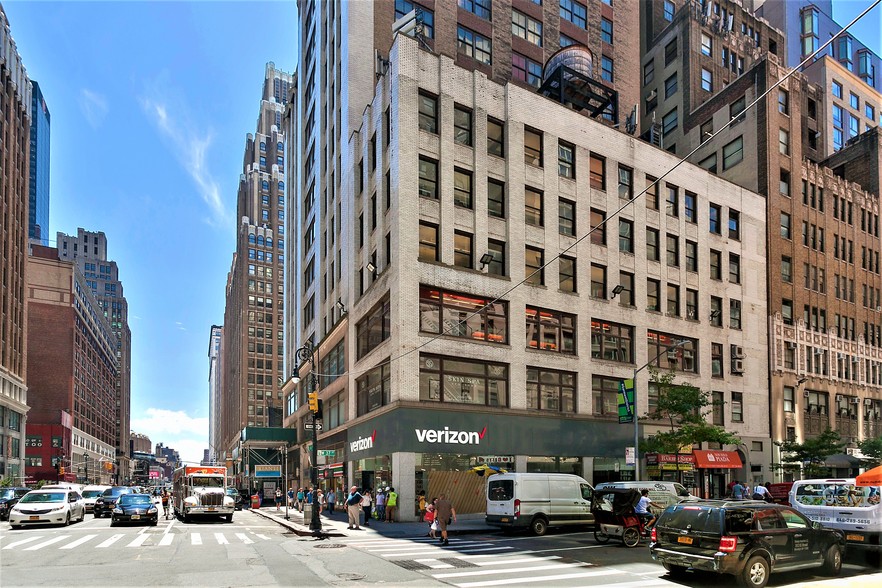 537 Eighth Ave, New York, NY for lease - Building Photo - Image 1 of 4