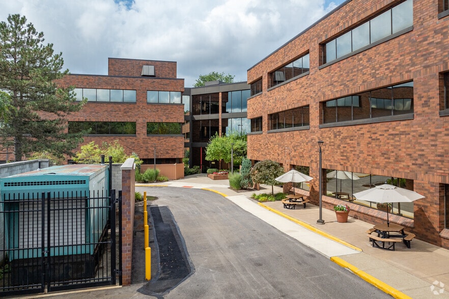 6000 Parkland Blvd, Mayfield Heights, OH for lease - Building Photo - Image 2 of 13