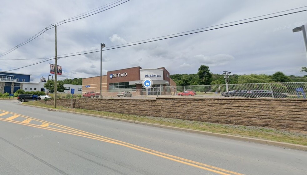 801 Grow Ave, Montrose, PA for lease - Primary Photo - Image 1 of 16