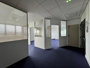 Office in Pantin for lease Interior Photo- Image 1 of 7