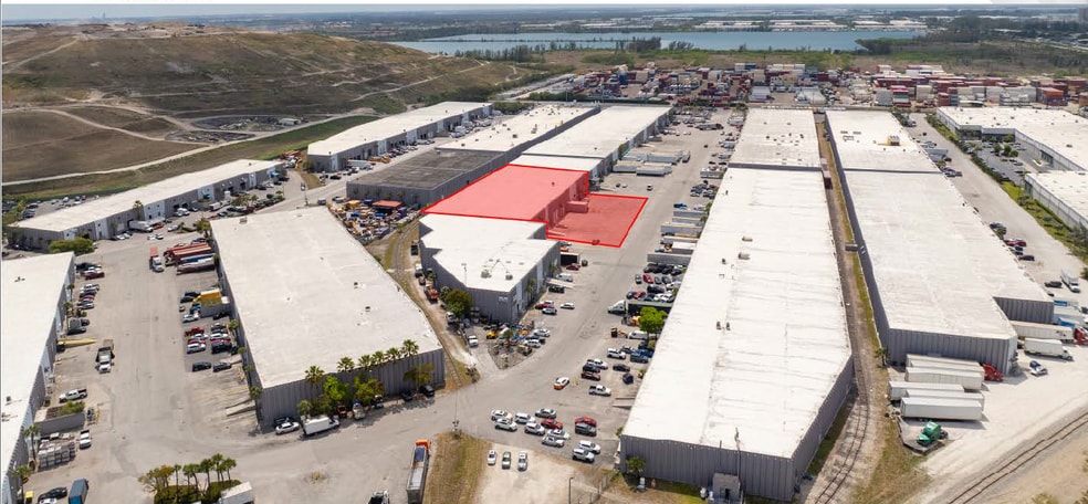 9202-9292 NW 101st St, Medley, FL for lease - Building Photo - Image 1 of 5