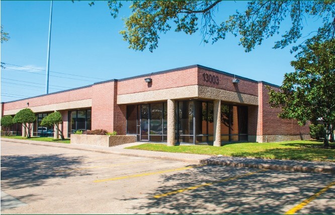 13003 Southwest Fwy, Stafford, TX for lease - Building Photo - Image 1 of 10