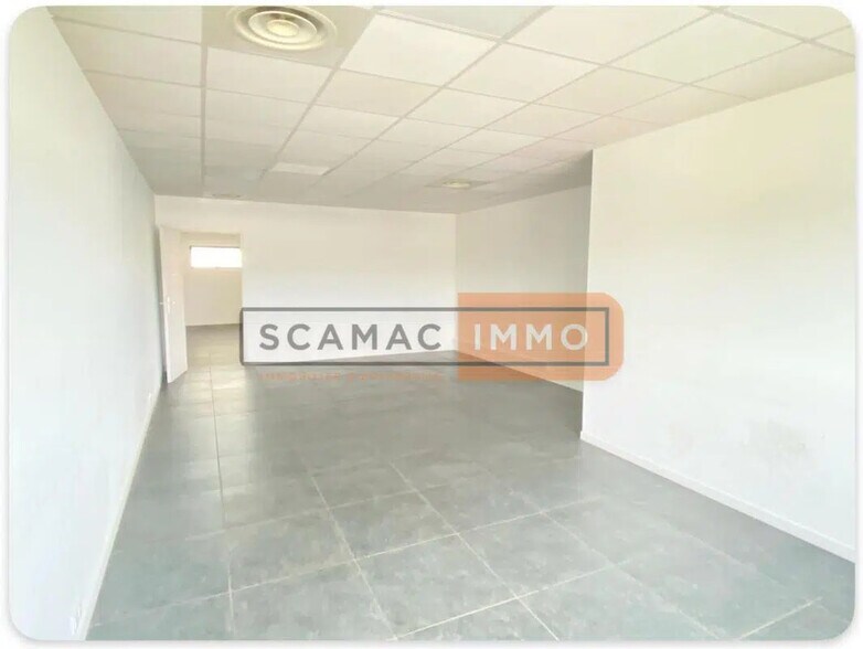 Office in Fréjus for lease - Interior Photo - Image 1 of 4