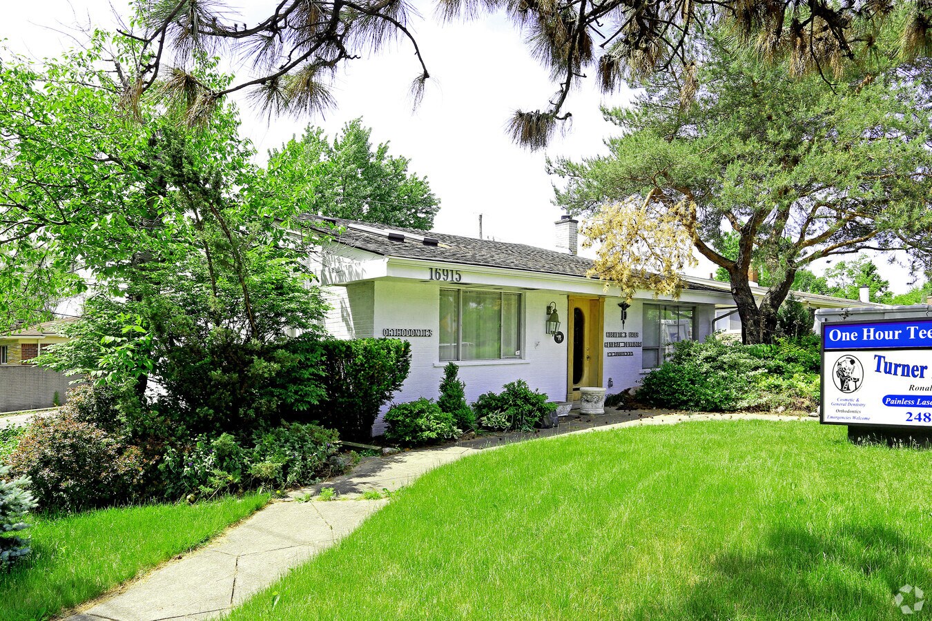 16915-w-10-mile-rd-southfield-mi-48075-loopnet