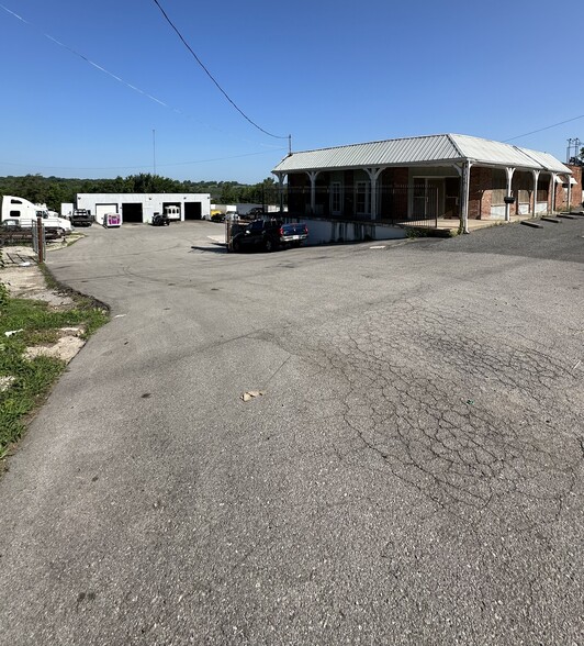 3040 Manchester Trfy, Kansas City, MO for sale - Building Photo - Image 2 of 13