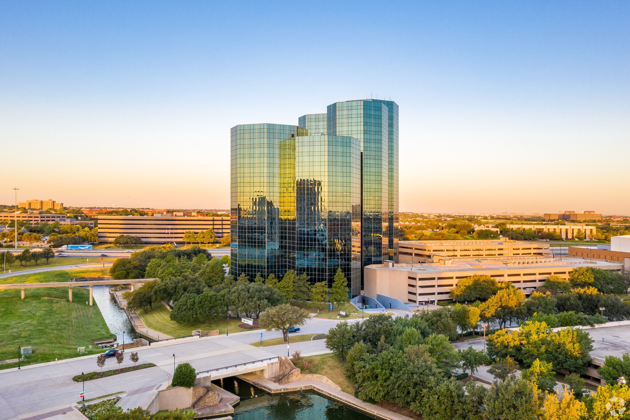 222 W Las Colinas Blvd, Irving, TX 75039 The Urban Towers