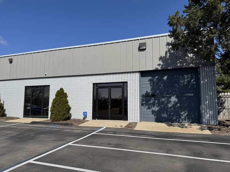 173 W Parkland Plz, Ann Arbor, MI for lease - Building Photo - Image 2 of 3