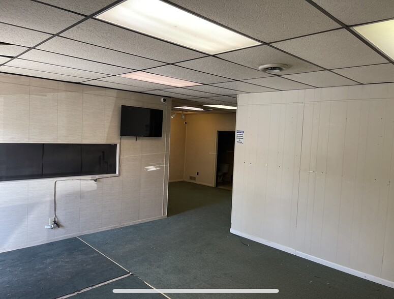 60-72 Lebanon Ave, Uniontown, PA for lease - Interior Photo - Image 2 of 34