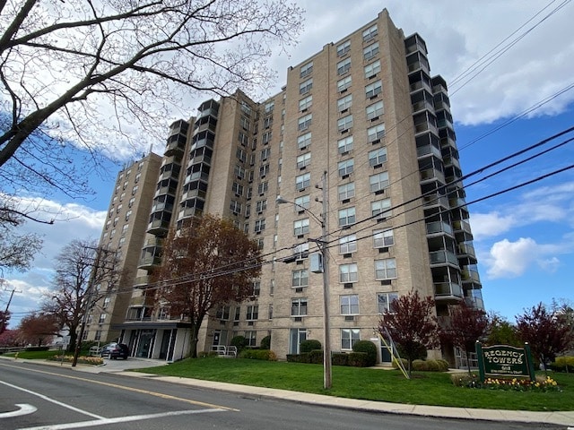 1 Strawberry Hill Ct, Stamford, CT for sale - Building Photo - Image 2 of 8