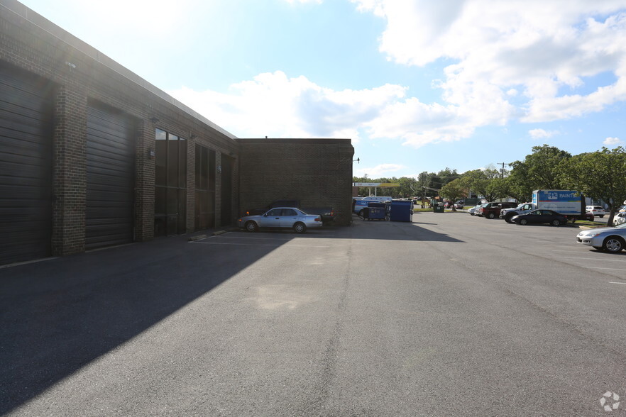 7701-7717 Penn Belt Dr, Forestville, MD for lease - Building Photo - Image 3 of 10