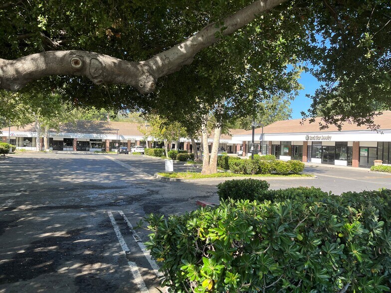 29202940 E Thousand Oaks Blvd, Thousand Oaks, CA 91362 Oaks Plaza