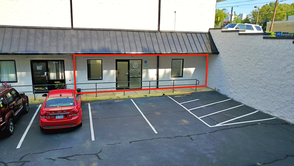 200 S College St, Morganton, NC for lease - Building Photo - Image 3 of 10