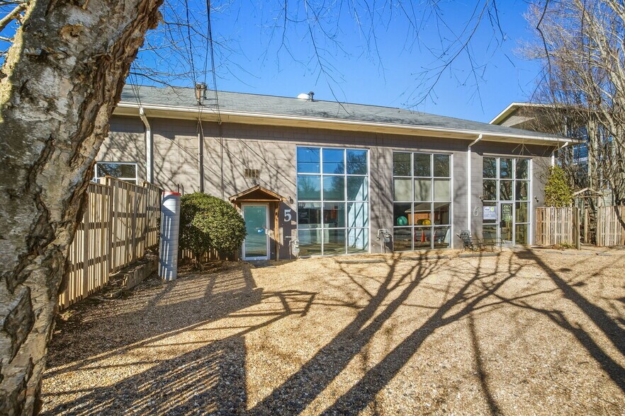 409 Mead Rd, Decatur, GA for sale - Primary Photo - Image 1 of 1