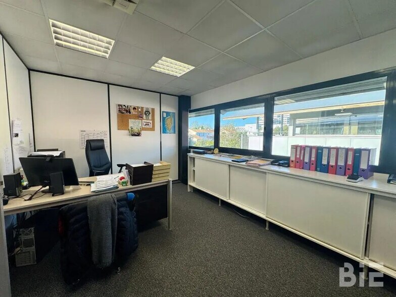Office in Floirac for lease - Building Photo - Image 3 of 5
