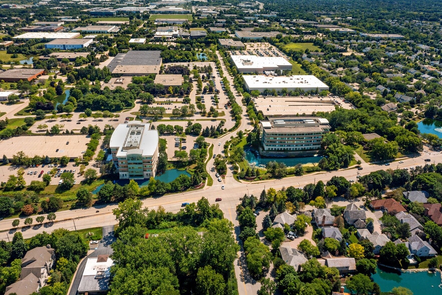 475-485 Half Day Rd, Lincolnshire, IL for lease - Building Photo - Image 2 of 35