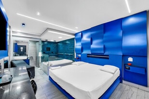 841 N Krome Ave, Homestead FL - Motel