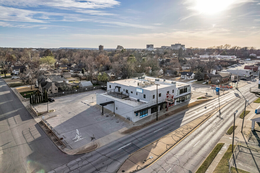 2516 E 15th St, Tulsa, OK for lease - Primary Photo - Image 1 of 12