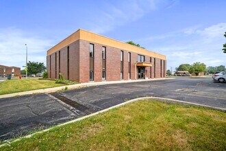 1106 N Larkin Ave, Joliet, IL for lease Interior Photo- Image 2 of 23