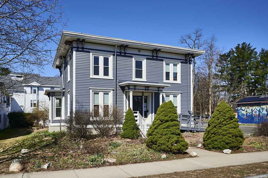 60 Maple St, Florence, MA for sale - Building Photo - Image 1 of 1