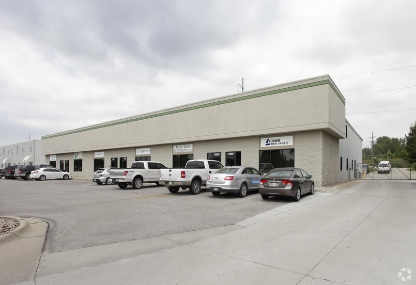 15002-15022 A Cir, Omaha, NE for lease - Primary Photo - Image 2 of 6