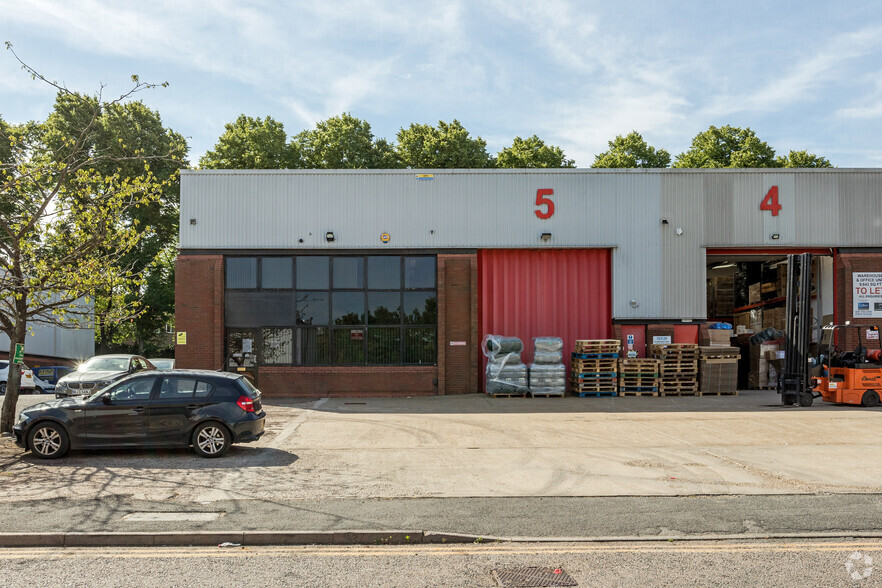 Crystal Way, Harrow for lease - Building Photo - Image 2 of 3