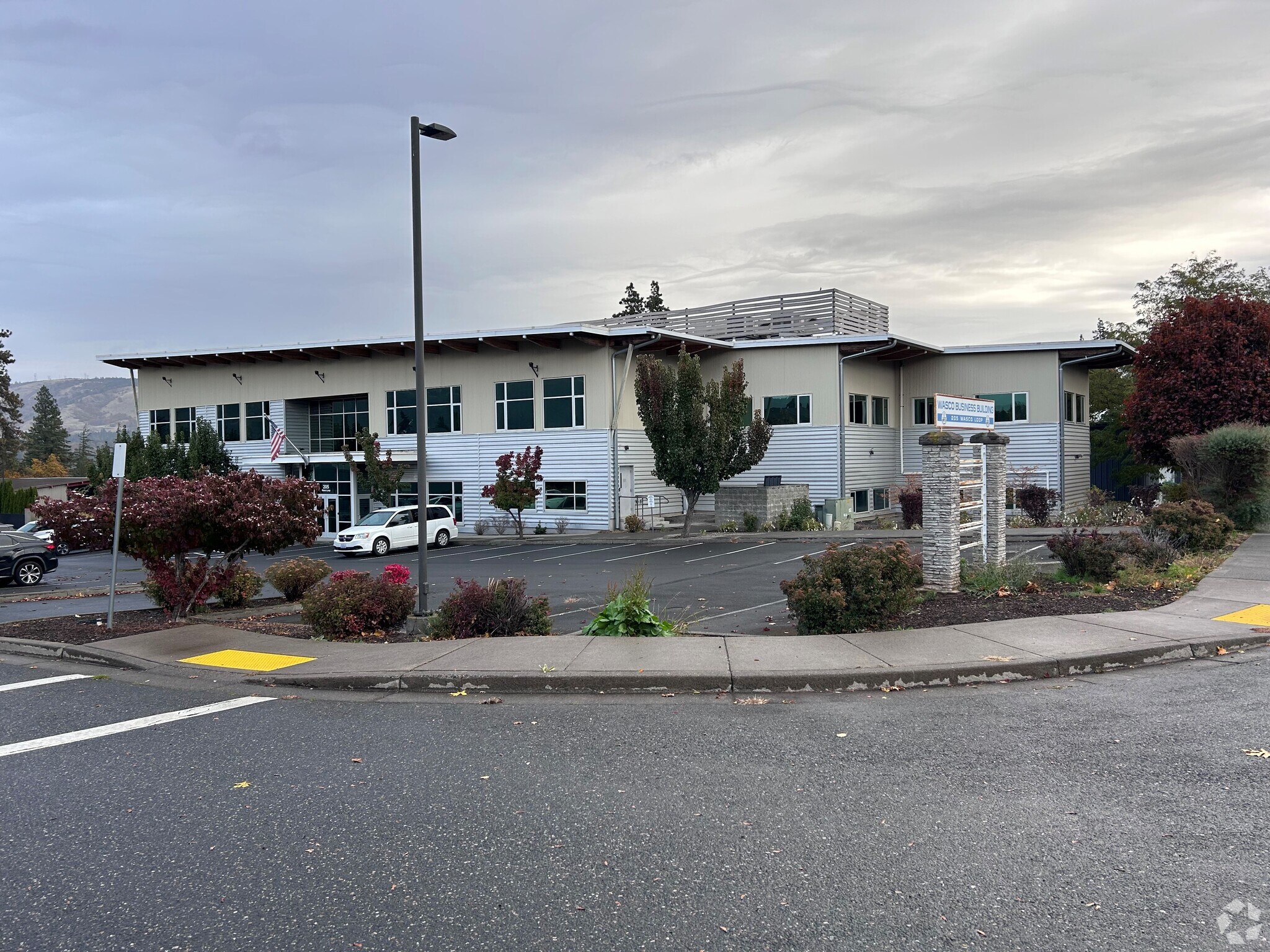 205 Wasco Loop, Hood River, OR for sale Primary Photo- Image 1 of 1