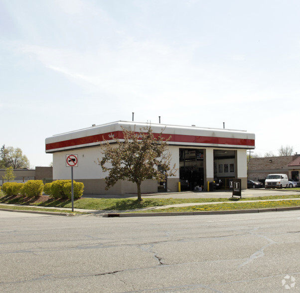 3320 Rochester Rd, Royal Oak, MI for sale - Building Photo - Image 3 of 4