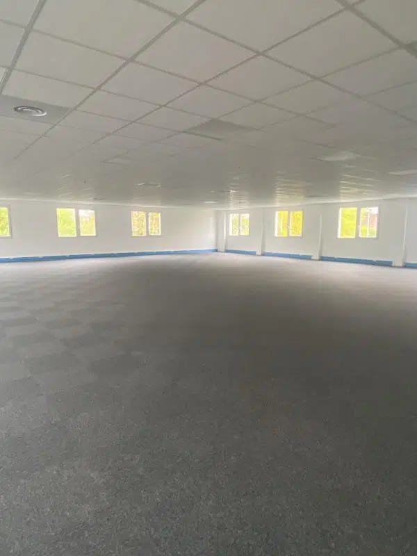 22 Rue Du 35Eme Regiment D'Aviation, Bron for lease Building Photo- Image 1 of 3