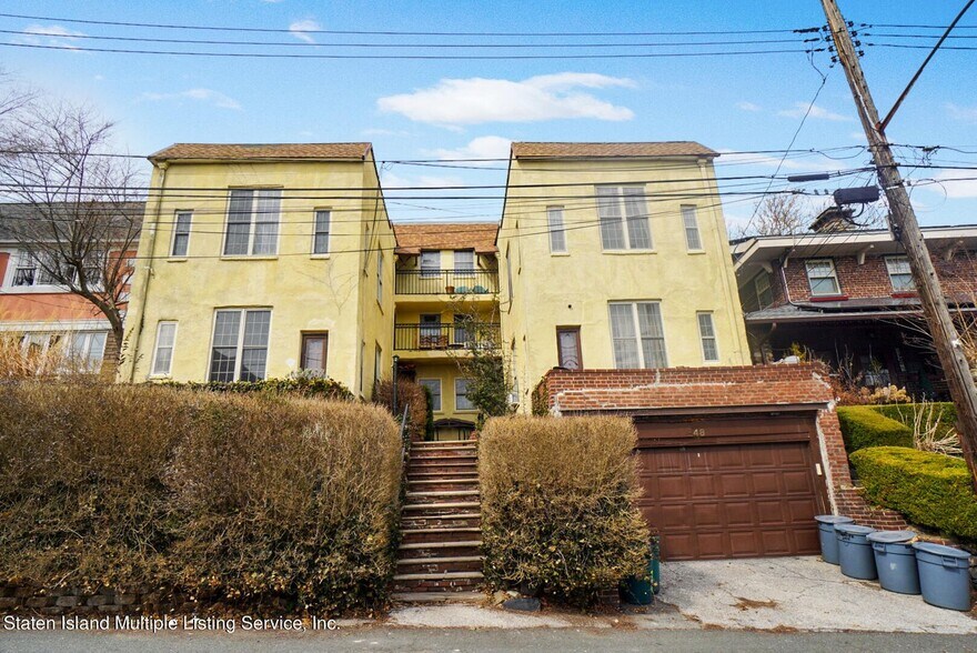 44 Tompkins Cir, Staten Island, NY for sale - Primary Photo - Image 1 of 1
