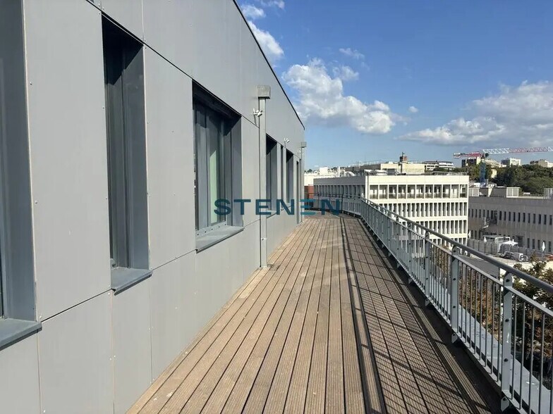 Office in Marseille for lease - Building Photo - Image 1 of 5