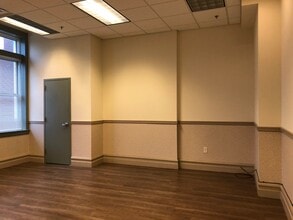 1111 W 39th St, Kansas City, MO for lease Interior Photo- Image 2 of 11