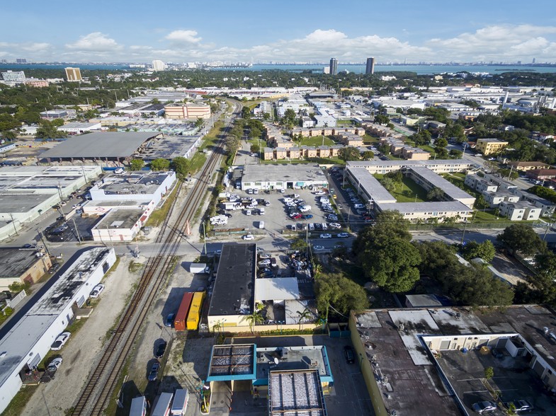 7230 NE Miami Ct, Miami, FL for sale - Building Photo - Image 3 of 7